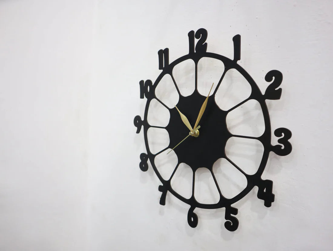 Retro Design Wooden Wall Clock - Packaging and Unboxing